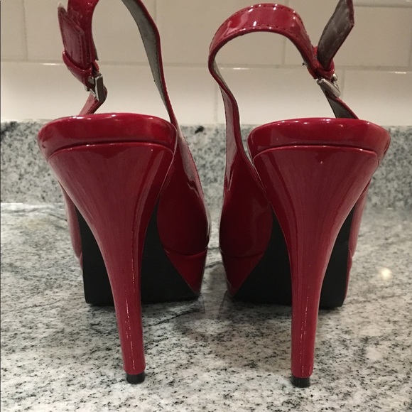 G by Guess Red Peep Toe Pumps - size 9.5 - Picture 3 of 5